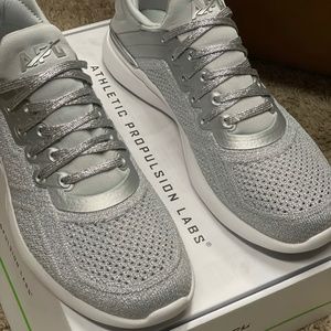 apl shoes size 8